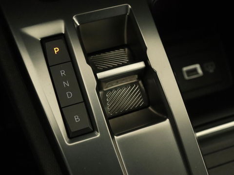 Peugeot 308 1.6 PHEV Active Pack Business | Stoelverwarming | Half leder | Trekhaak | Navigatie | Full LED | Carplay | Sportstoelen | Digital Cockpit | Plug In