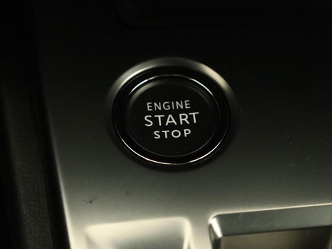 Peugeot 308 1.6 PHEV Active Pack Business | Stoelverwarming | Half leder | Trekhaak | Navigatie | Full LED | Carplay | Sportstoelen | Digital Cockpit | Plug In