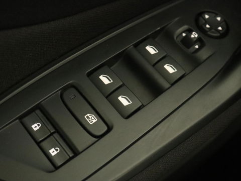 Peugeot 308 1.6 PHEV Active Pack Business | Stoelverwarming | Half leder | Trekhaak | Navigatie | Full LED | Carplay | Sportstoelen | Digital Cockpit | Plug In