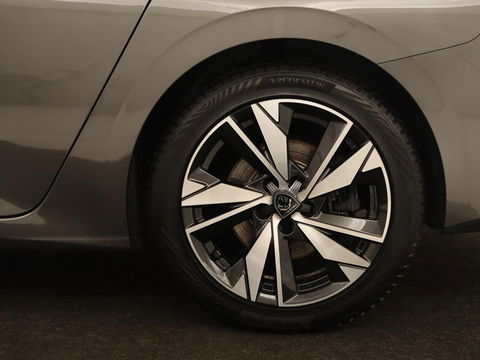 Peugeot 308 1.6 PHEV Active Pack Business | Stoelverwarming | Half leder | Trekhaak | Navigatie | Full LED | Carplay | Sportstoelen | Digital Cockpit | Plug In