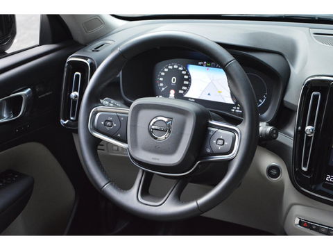 Volvo XC40 T5 Hybride Ultimate Dark | 360° Camera | Stoel + Stuur verwarmd | Panoramadak | Adaptive Cruise | Harman\Kardon |