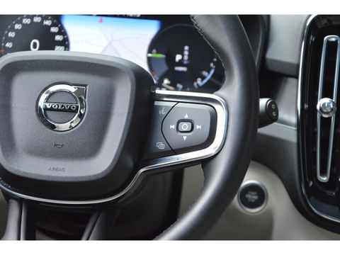 Volvo XC40 T5 Hybride Ultimate Dark | 360° Camera | Stoel + Stuur verwarmd | Panoramadak | Adaptive Cruise | Harman\Kardon |