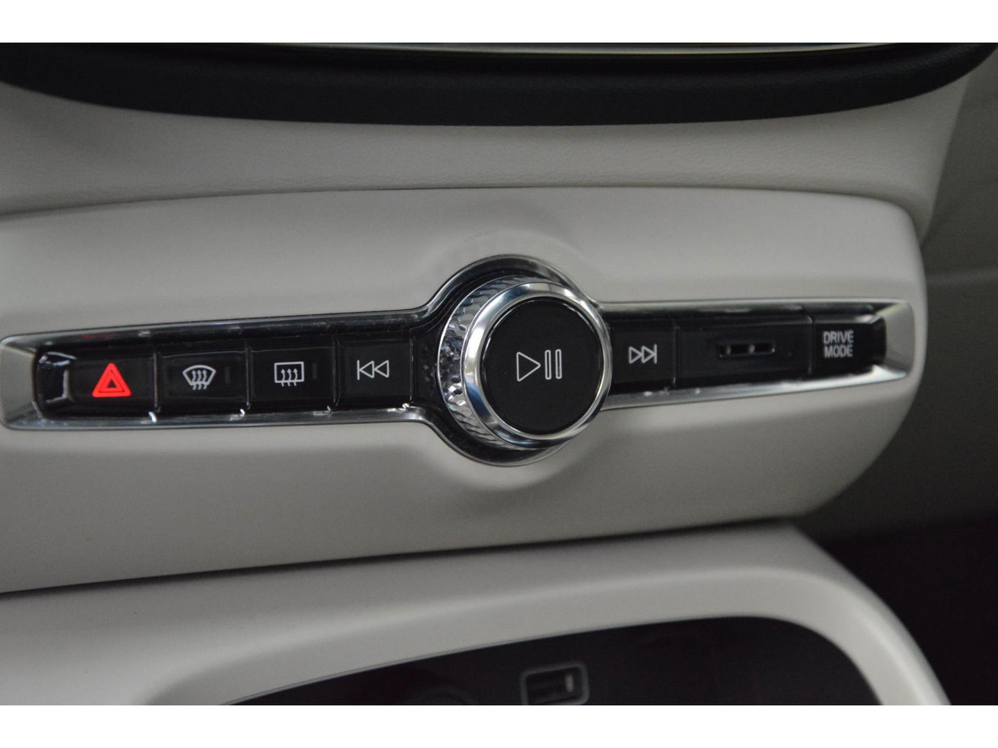 Volvo XC40 T5 Hybride Ultimate Dark | 360° Camera | Stoel + Stuur verwarmd | Panoramadak | Adaptive Cruise | Harman\Kardon |
