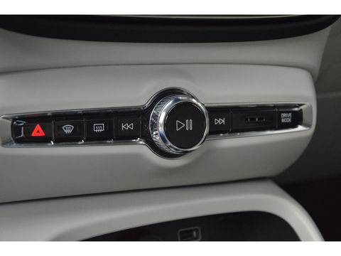 Volvo XC40 T5 Hybride Ultimate Dark | 360° Camera | Stoel + Stuur verwarmd | Panoramadak | Adaptive Cruise | Harman\Kardon |