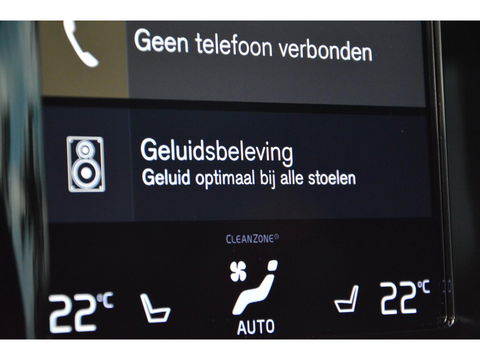 Volvo XC40 T5 Hybride Ultimate Dark | 360° Camera | Stoel + Stuur verwarmd | Panoramadak | Adaptive Cruise | Harman\Kardon |