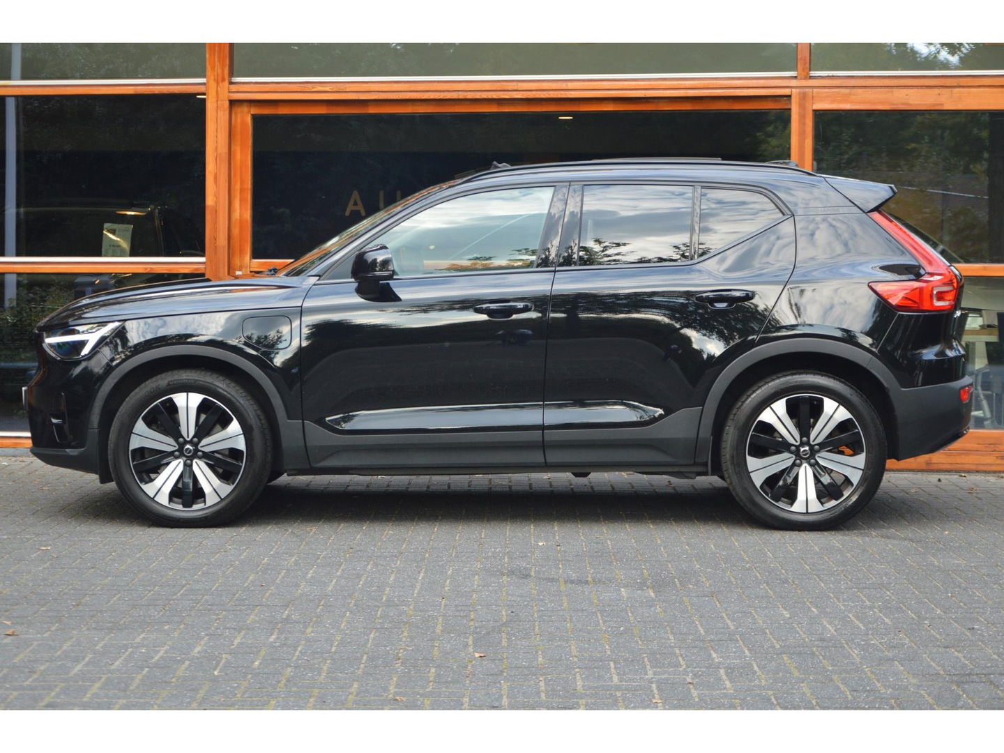 Volvo XC40 T5 Hybride Ultimate Dark | 360° Camera | Stoel + Stuur verwarmd | Panoramadak | Adaptive Cruise | Harman\Kardon |