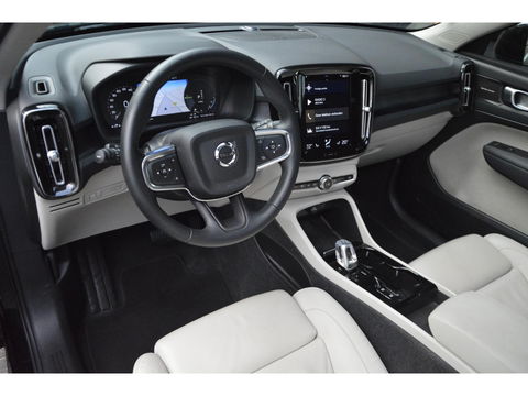 Volvo XC40 T5 Hybride Ultimate Dark | 360° Camera | Stoel + Stuur verwarmd | Panoramadak | Adaptive Cruise | Harman\Kardon |