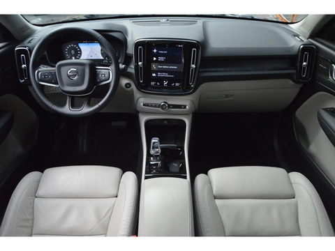 Volvo XC40 T5 Hybride Ultimate Dark | 360° Camera | Stoel + Stuur verwarmd | Panoramadak | Adaptive Cruise | Harman\Kardon |