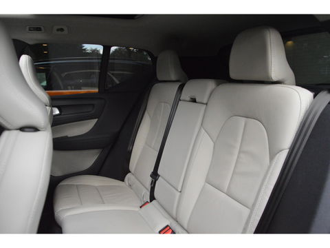 Volvo XC40 T5 Hybride Ultimate Dark | 360° Camera | Stoel + Stuur verwarmd | Panoramadak | Adaptive Cruise | Harman\Kardon |