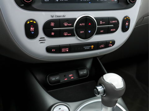 Kia Soul EV Executive Plus Line {SOH-95%} (INCL-BTW) Aut.*PANO | LUXURY-LEATHER | NAVI-FULLMAP | FULL-LED | KEYLESS | CAMERA | ECC | PDC | CRUISE | DAB | DIGI-COCKPIT | HEATED/COOLED-COMFORTSEATS | CARPLAY | PRIVACY-GLASS | 16"ALU*