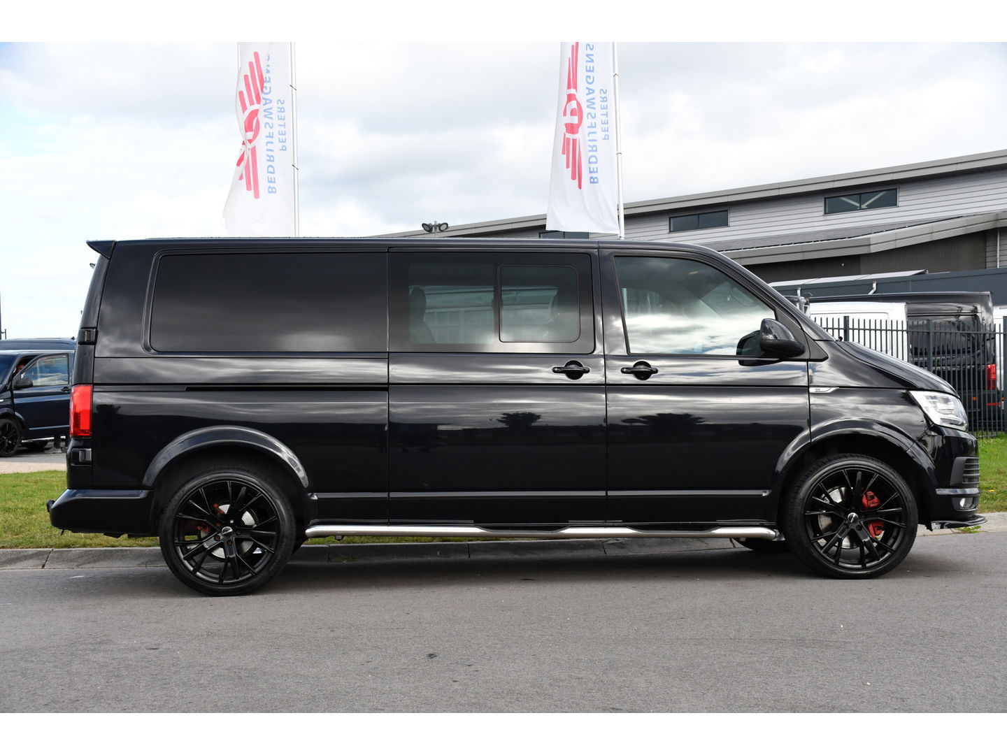 Volkswagen Transporter 2.0 TDI L2H1 DC 4Motion Highline Adaptieve Cruise, LED, 204pk, Automaat, 4x4, Leder, Multimedia, 2 x Schuifdeur, Sensoren, Uniek!
