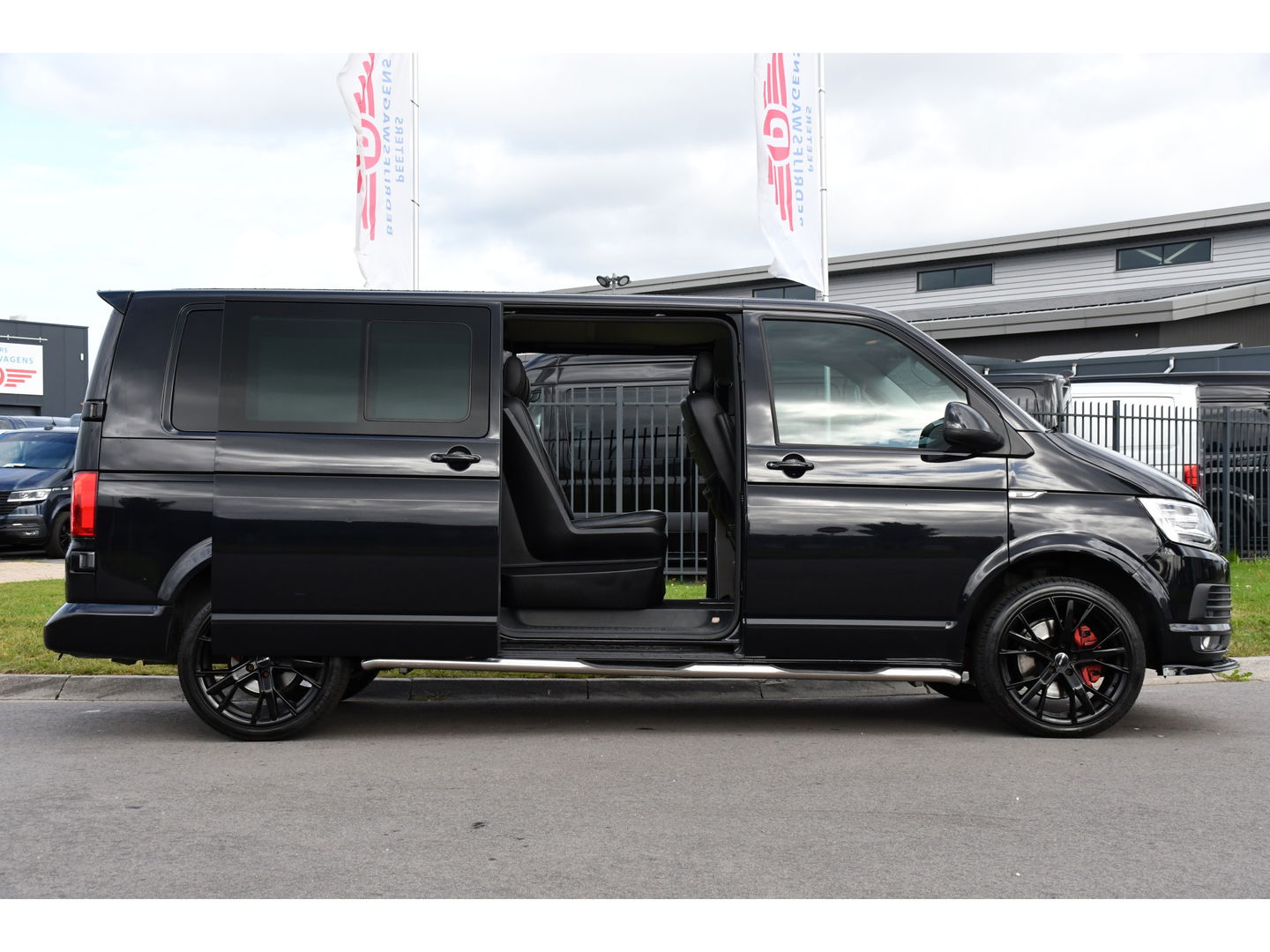 Volkswagen Transporter 2.0 TDI L2H1 DC 4Motion Highline Adaptieve Cruise, LED, 204pk, Automaat, 4x4, Leder, Multimedia, 2 x Schuifdeur, Sensoren, Uniek!
