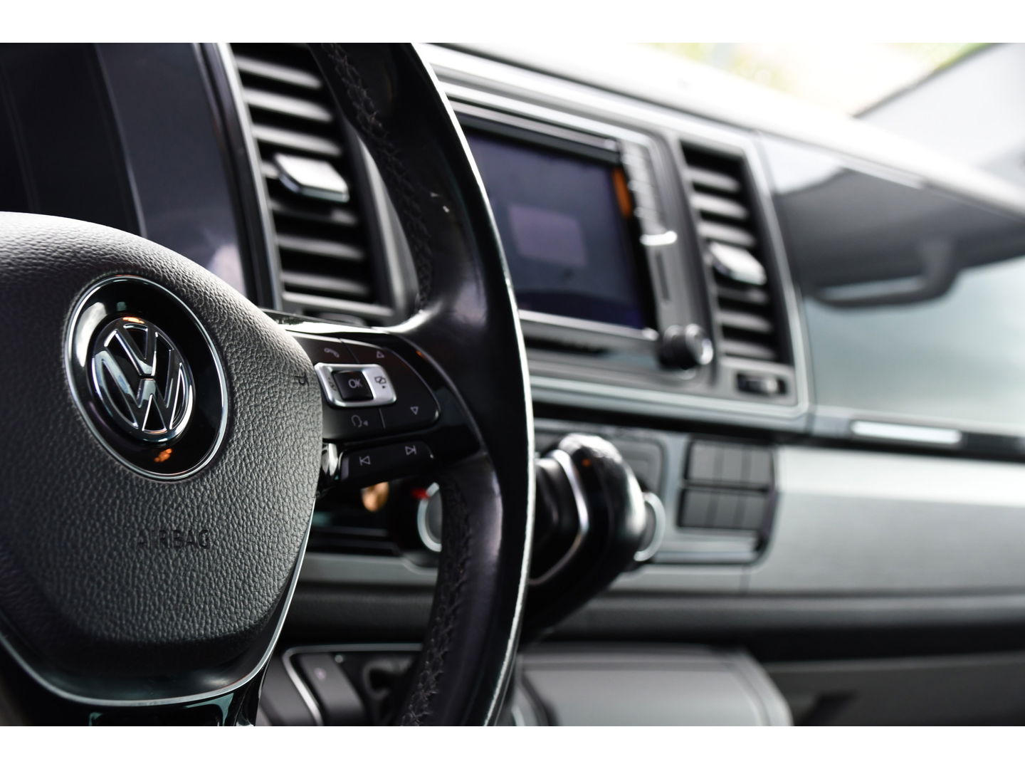 Volkswagen Transporter 2.0 TDI L2H1 DC 4Motion Highline Adaptieve Cruise, LED, 204pk, Automaat, 4x4, Leder, Multimedia, 2 x Schuifdeur, Sensoren, Uniek!