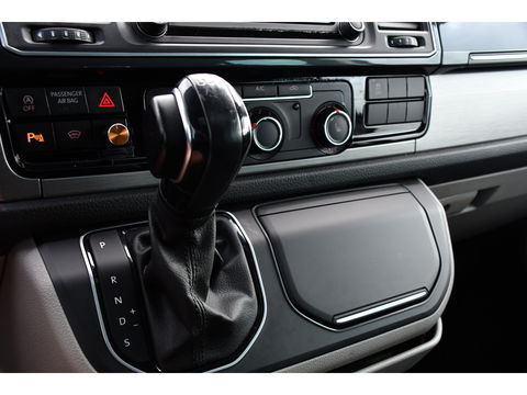 Volkswagen Transporter 2.0 TDI L2H1 DC 4Motion Highline Adaptieve Cruise, LED, 204pk, Automaat, 4x4, Leder, Multimedia, 2 x Schuifdeur, Sensoren, Uniek!
