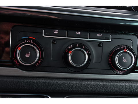 Volkswagen Transporter 2.0 TDI L2H1 DC 4Motion Highline Adaptieve Cruise, LED, 204pk, Automaat, 4x4, Leder, Multimedia, 2 x Schuifdeur, Sensoren, Uniek!