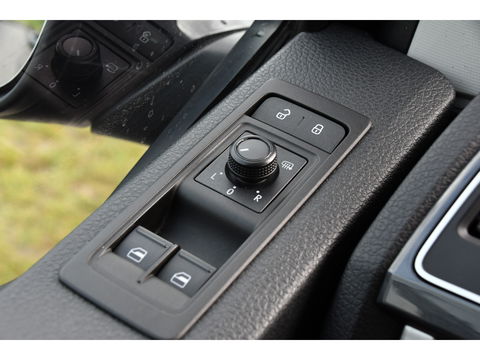 Volkswagen Transporter 2.0 TDI L2H1 DC 4Motion Highline Adaptieve Cruise, LED, 204pk, Automaat, 4x4, Leder, Multimedia, 2 x Schuifdeur, Sensoren, Uniek!