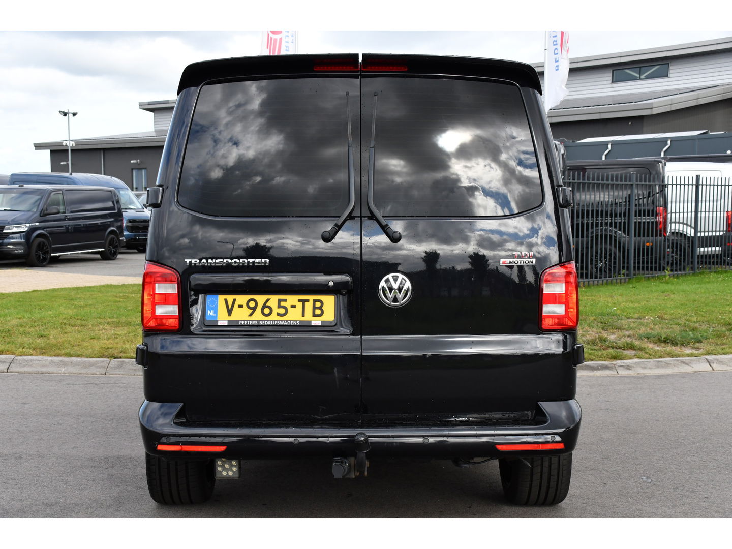 Volkswagen Transporter 2.0 TDI L2H1 DC 4Motion Highline Adaptieve Cruise, LED, 204pk, Automaat, 4x4, Leder, Multimedia, 2 x Schuifdeur, Sensoren, Uniek!