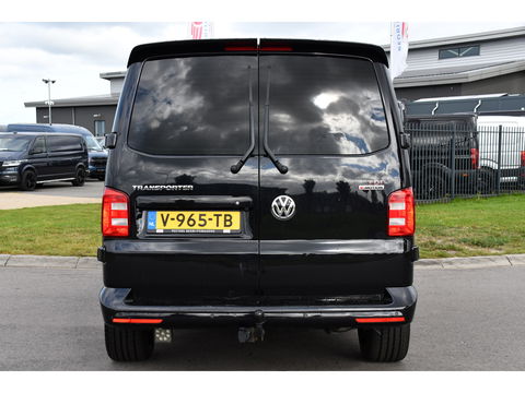Volkswagen Transporter 2.0 TDI L2H1 DC 4Motion Highline Adaptieve Cruise, LED, 204pk, Automaat, 4x4, Leder, Multimedia, 2 x Schuifdeur, Sensoren, Uniek!