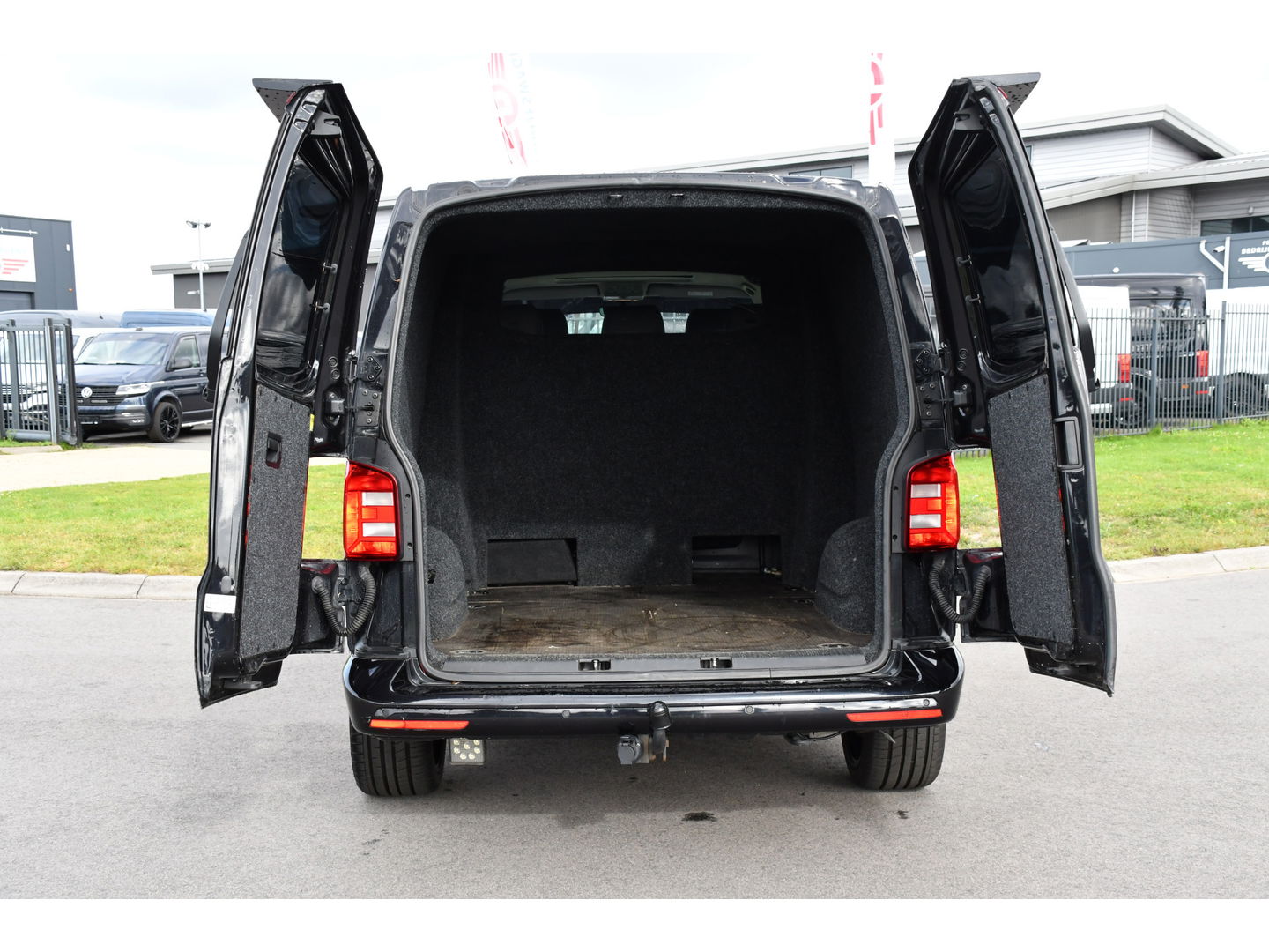 Volkswagen Transporter 2.0 TDI L2H1 DC 4Motion Highline Adaptieve Cruise, LED, 204pk, Automaat, 4x4, Leder, Multimedia, 2 x Schuifdeur, Sensoren, Uniek!