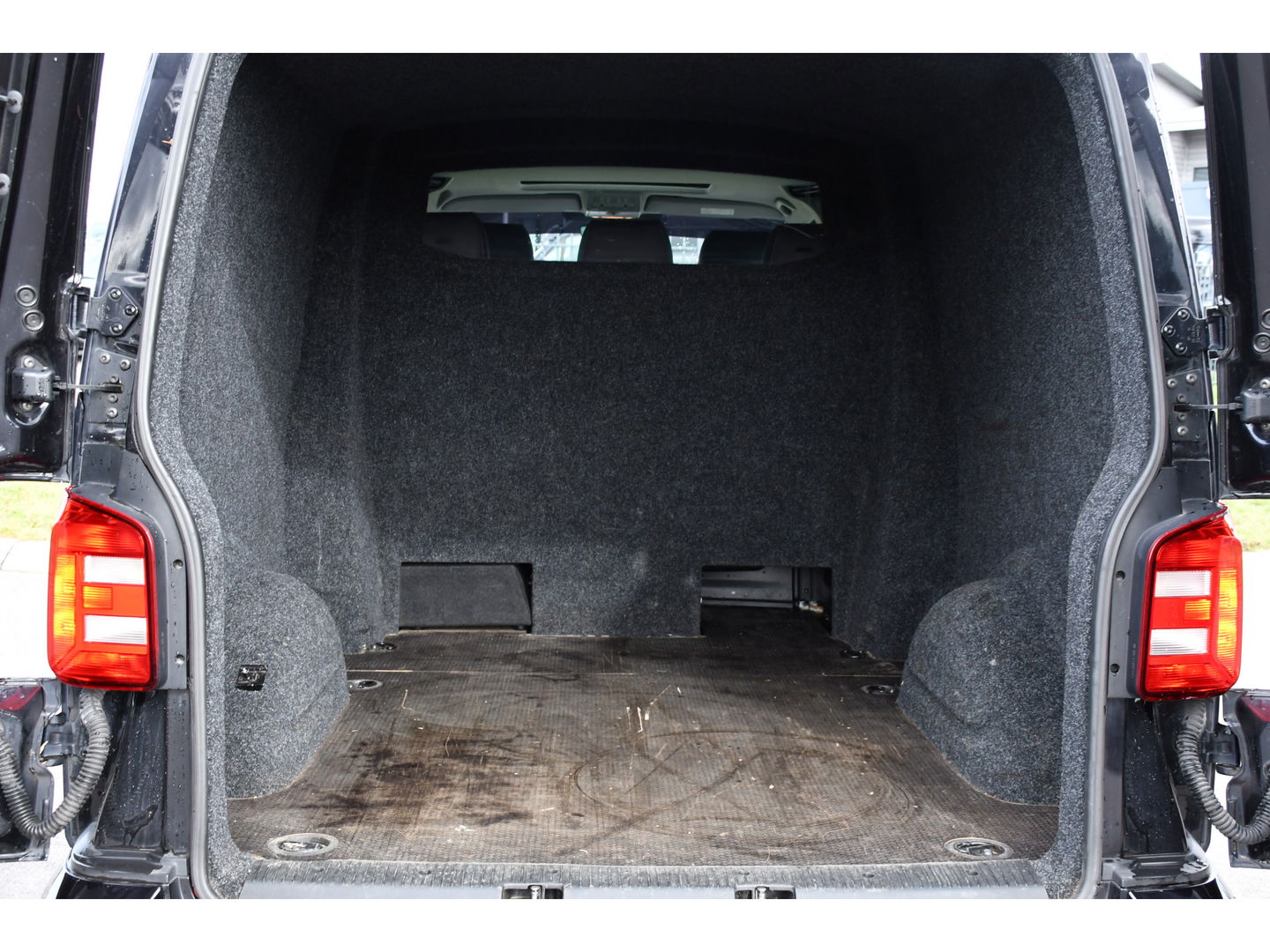 Volkswagen Transporter 2.0 TDI L2H1 DC 4Motion Highline Adaptieve Cruise, LED, 204pk, Automaat, 4x4, Leder, Multimedia, 2 x Schuifdeur, Sensoren, Uniek!