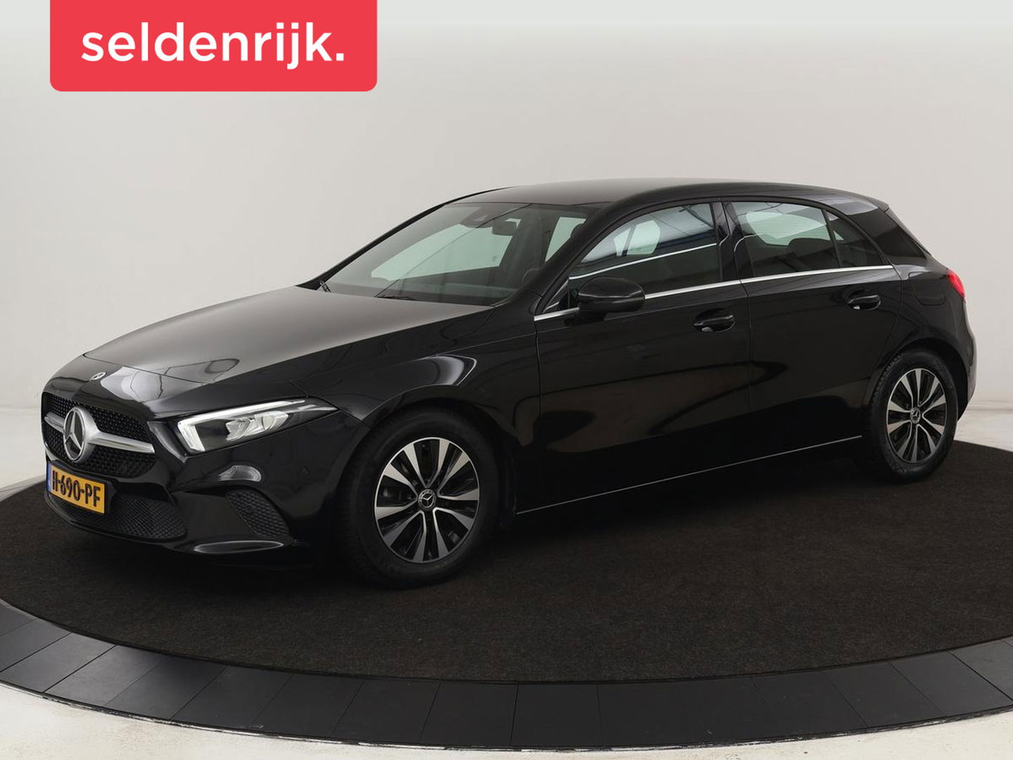 Mercedes-Benz A-Klasse 180 Business Solution | Carplay | Camera | Adaptive cruise | Automaat | Navigatie | Lane asssist | LED | Stoelverwarming