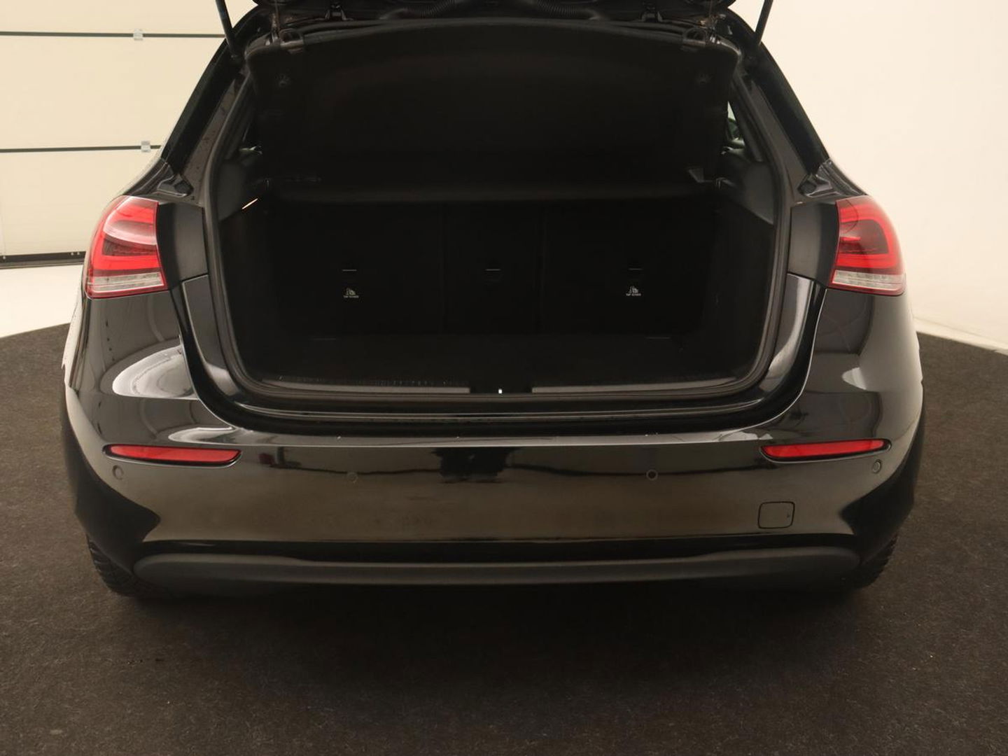 Mercedes-Benz A-Klasse 180 Business Solution | Carplay | Camera | Adaptive cruise | Automaat | Navigatie | Lane asssist | LED | Stoelverwarming