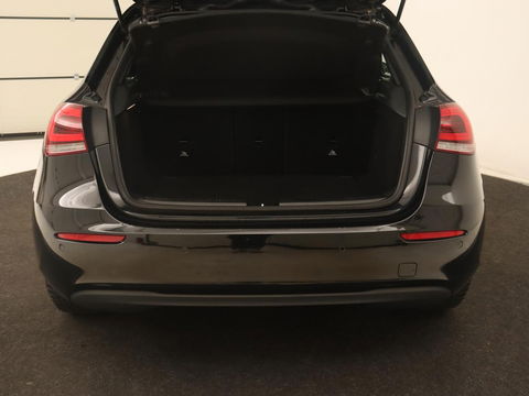 Mercedes-Benz A-Klasse 180 Business Solution | Carplay | Camera | Adaptive cruise | Automaat | Navigatie | Lane asssist | LED | Stoelverwarming