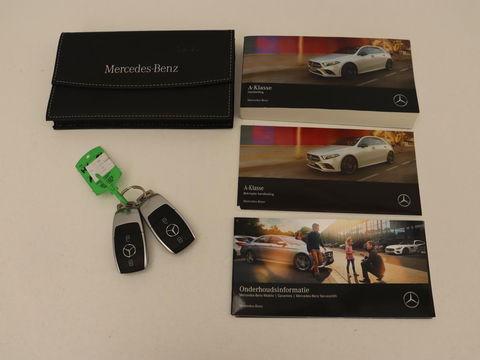 Mercedes-Benz A-Klasse 180 Business Solution | Carplay | Camera | Adaptive cruise | Automaat | Navigatie | Lane asssist | LED | Stoelverwarming