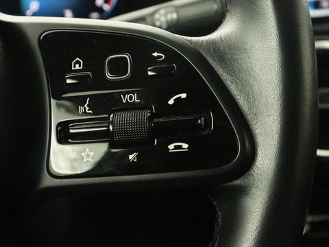 Mercedes-Benz A-Klasse 180 Business Solution | Carplay | Camera | Adaptive cruise | Automaat | Navigatie | Lane asssist | LED | Stoelverwarming