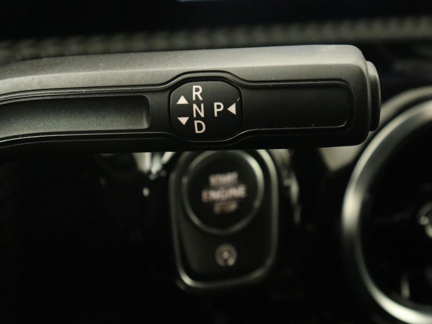 Mercedes-Benz A-Klasse 180 Business Solution | Carplay | Camera | Adaptive cruise | Automaat | Navigatie | Lane asssist | LED | Stoelverwarming