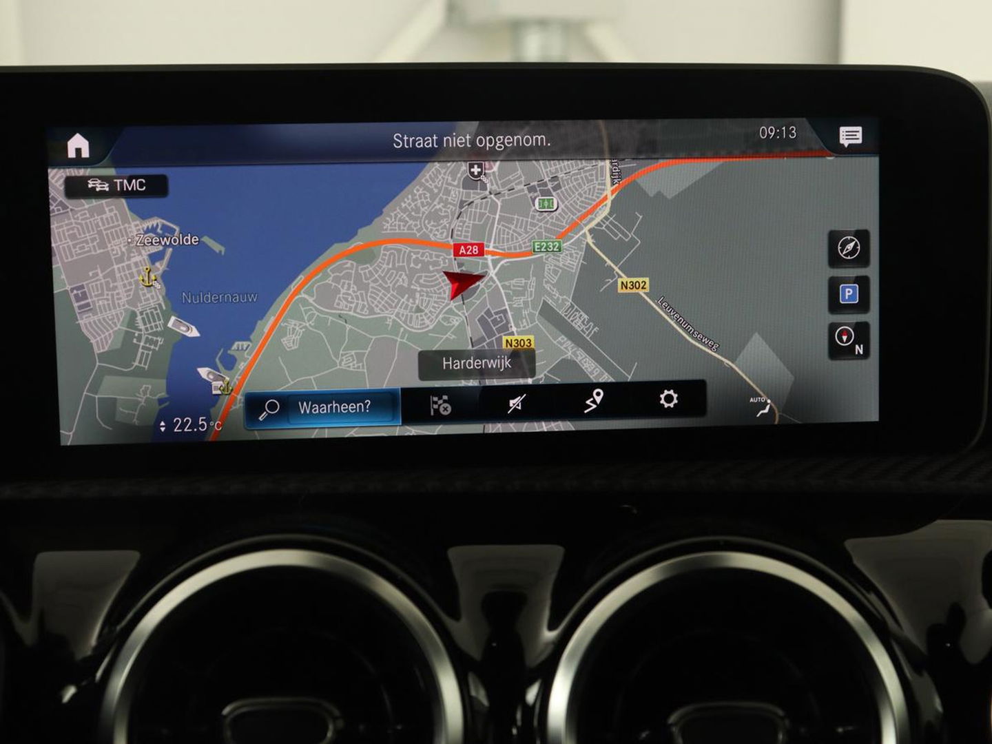 Mercedes-Benz A-Klasse 180 Business Solution | Carplay | Camera | Adaptive cruise | Automaat | Navigatie | Lane asssist | LED | Stoelverwarming