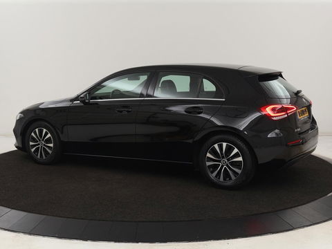 Mercedes-Benz A-Klasse 180 Business Solution | Carplay | Camera | Adaptive cruise | Automaat | Navigatie | Lane asssist | LED | Stoelverwarming