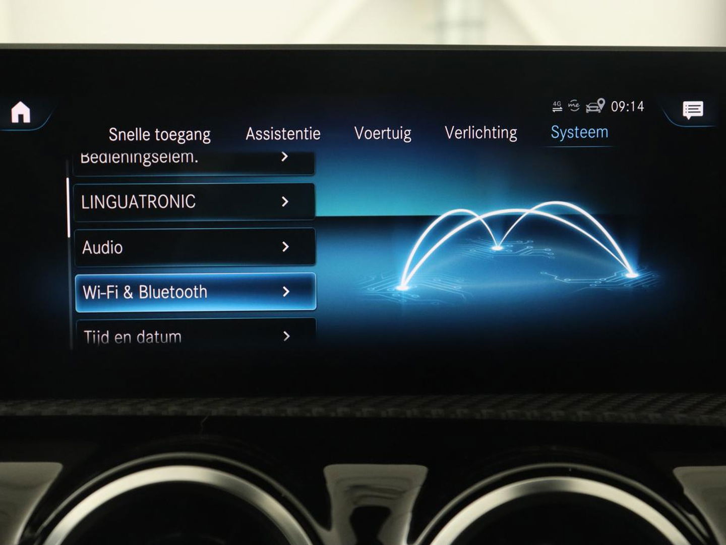 Mercedes-Benz A-Klasse 180 Business Solution | Carplay | Camera | Adaptive cruise | Automaat | Navigatie | Lane asssist | LED | Stoelverwarming