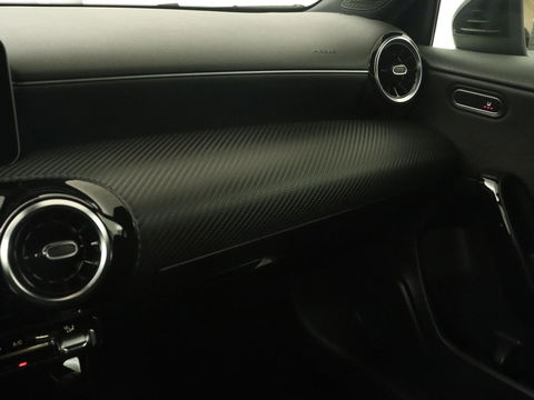 Mercedes-Benz A-Klasse 180 Business Solution | Carplay | Camera | Adaptive cruise | Automaat | Navigatie | Lane asssist | LED | Stoelverwarming