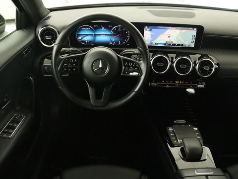 Mercedes-Benz A-Klasse 180 Business Solution | Carplay | Camera | Adaptive cruise | Automaat | Navigatie | Lane asssist | LED | Stoelverwarming