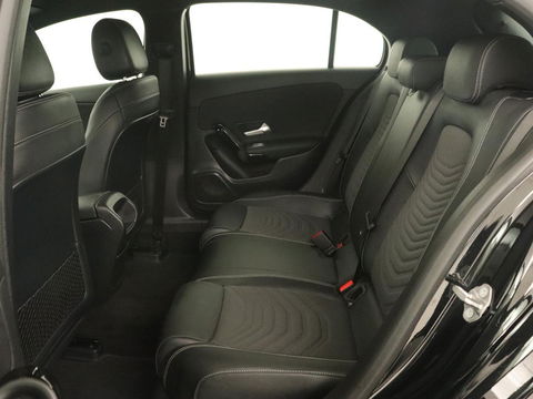 Mercedes-Benz A-Klasse 180 Business Solution | Carplay | Camera | Adaptive cruise | Automaat | Navigatie | Lane asssist | LED | Stoelverwarming
