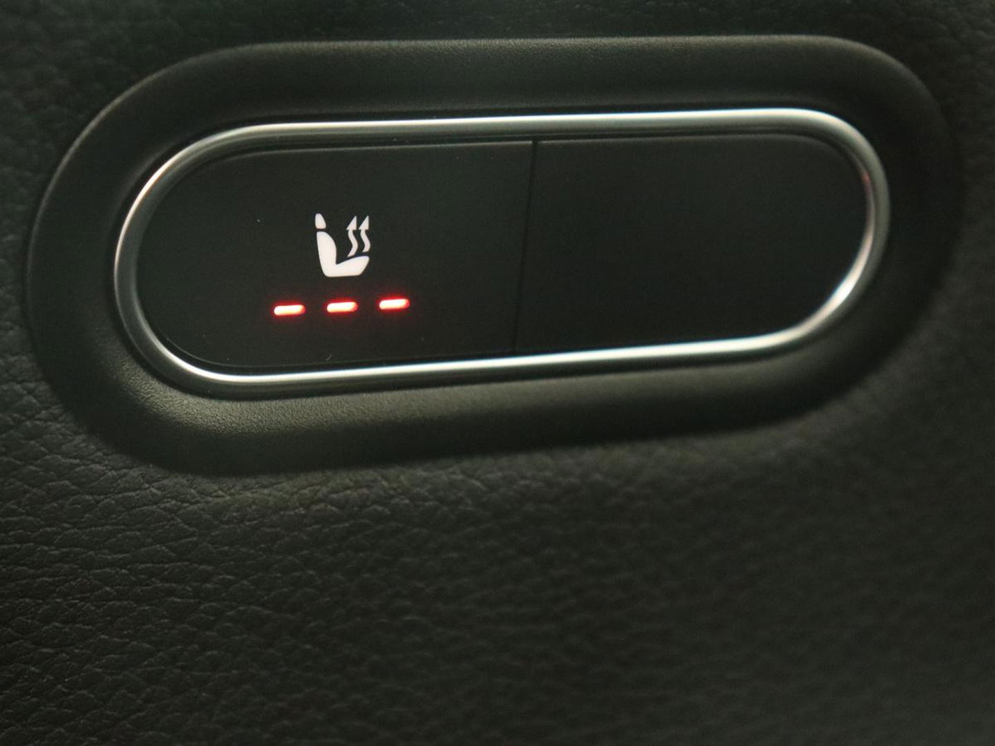 Mercedes-Benz A-Klasse 180 Business Solution | Carplay | Camera | Adaptive cruise | Automaat | Navigatie | Lane asssist | LED | Stoelverwarming