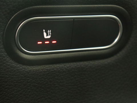 Mercedes-Benz A-Klasse 180 Business Solution | Carplay | Camera | Adaptive cruise | Automaat | Navigatie | Lane asssist | LED | Stoelverwarming