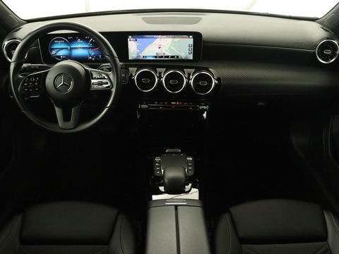 Mercedes-Benz A-Klasse 180 Business Solution | Carplay | Camera | Adaptive cruise | Automaat | Navigatie | Lane asssist | LED | Stoelverwarming