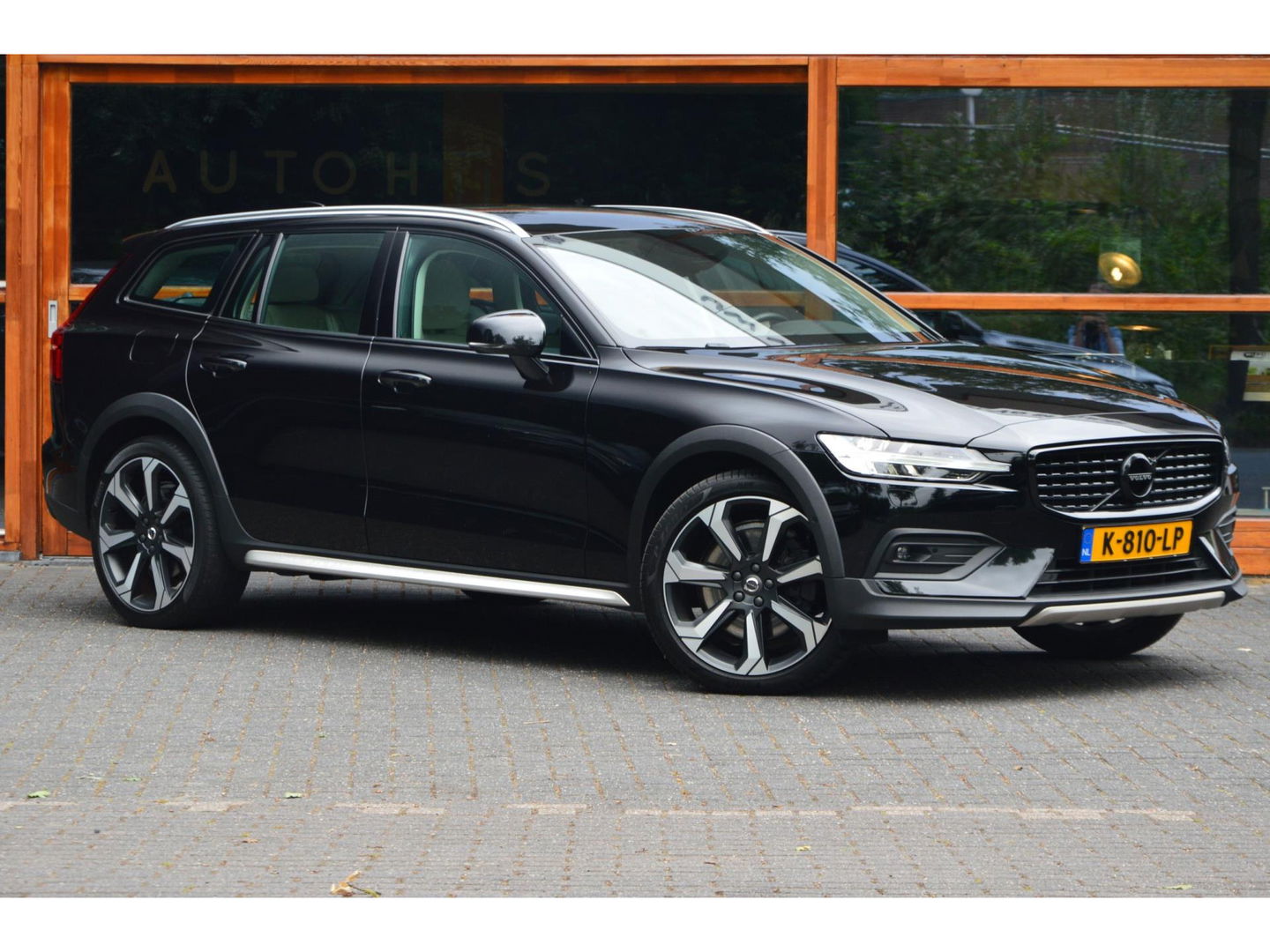 Volvo V60 Cross Country B5 AWD | Pilot-Assist | BLIS | Stoel + Stuur Verwarmd | Camera | Dealer onderhouden |