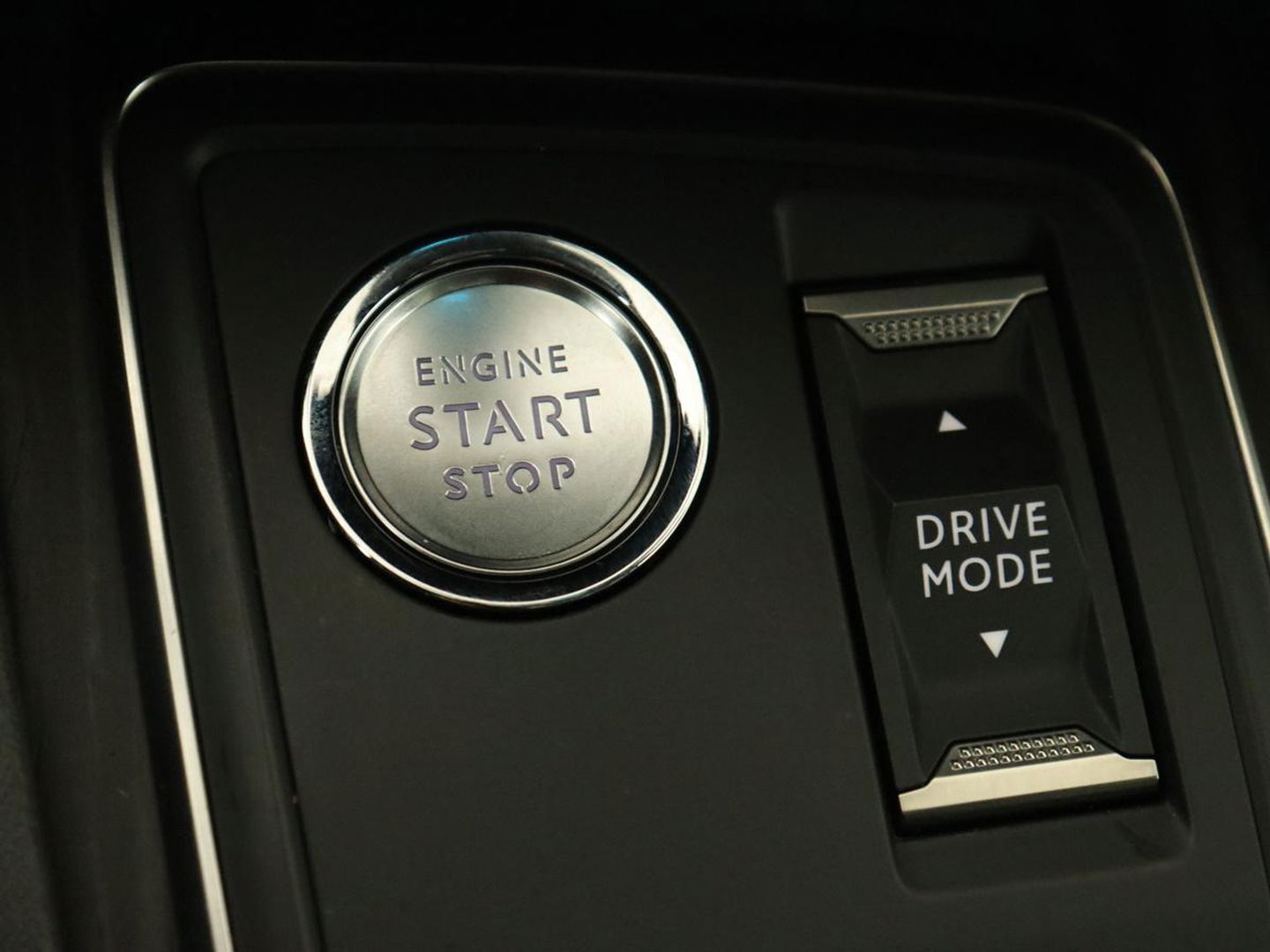 Peugeot 508 1.6 HYbrid GT | Trekhaak | Stoelverwarming | 360 Camera | Adaptive cruise | Carplay | Keyless | Leder/Alcantara | Navigatie | Full LED | PHEV | Plug In