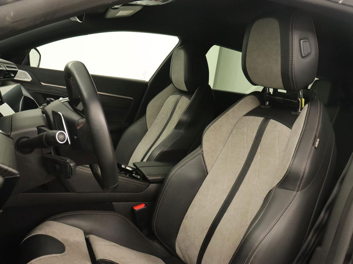 Peugeot 508 1.6 HYbrid GT | Trekhaak | Stoelverwarming | 360 Camera | Adaptive cruise | Carplay | Keyless | Leder/Alcantara | Navigatie | Full LED | PHEV | Plug In