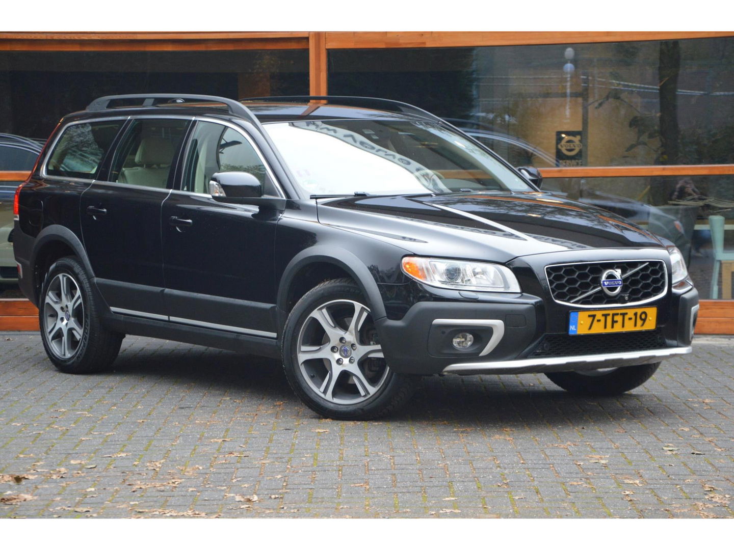 Volvo XC70 D4 | 5 Cilinder |Automaat | Standkachel | Trekhaak 1.600 kg | Dealeronderhouden | Luxe bekleding | Camera