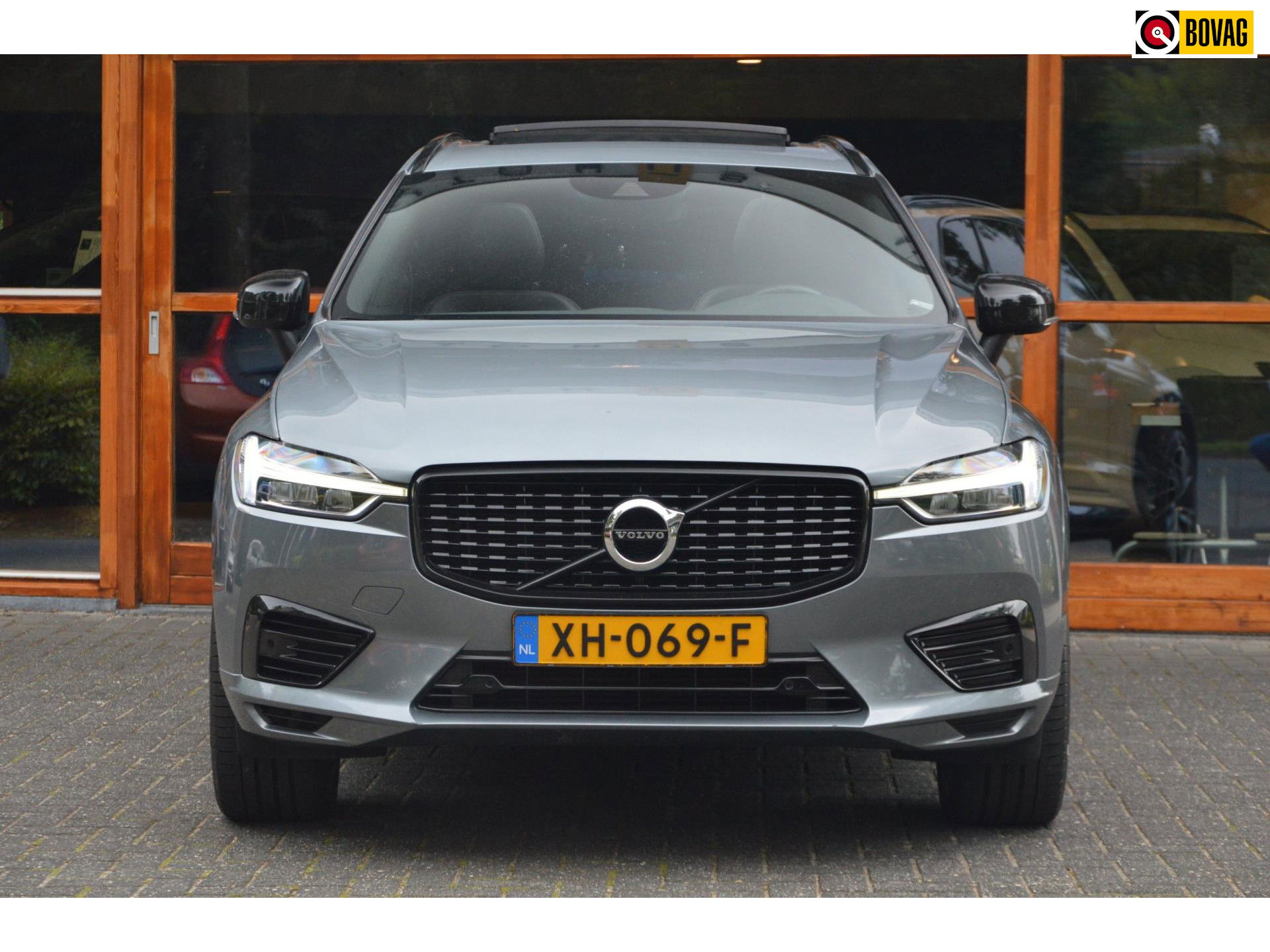 Volvo XC60 T8 Hybride AWD R-Design | Stuurverwarming | Cruise-Control | Schuif/Kantel-dak | Stoelverwarming |