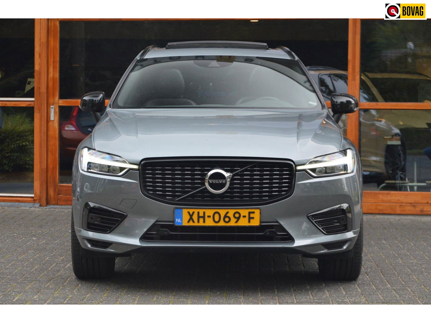 Volvo XC60 T8 Hybride AWD R-Design | Stuurverwarming | Cruise-Control | Schuif/Kantel-dak | Stoelverwarming |