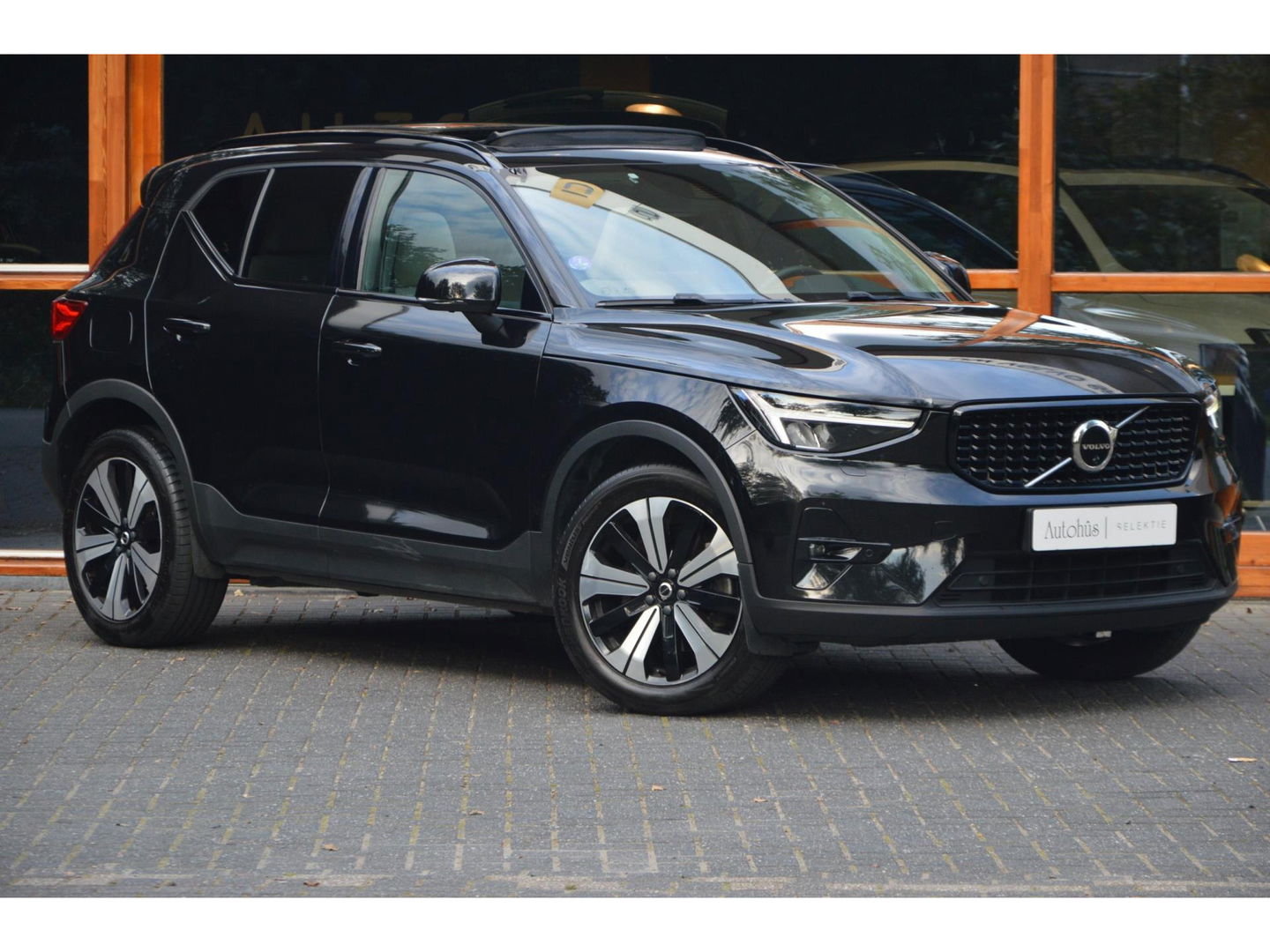 Volvo XC40 T5 Hybride Ultimate Dark | 360° Camera | Stoel + Stuur verwarmd | Panoramadak | Adaptive Cruise | Harman\Kardon |