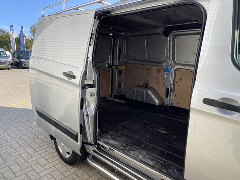 Ford Transit Custom 280 2.0 TDCI 105pk L1H1 Trend / vaste prijs rijklaar € 14.950 ex btw / lease vanaf € 311 / airco / cruise / imperial / achteruit rijcamera / trekhaak 2400 kg / ex schilders bus