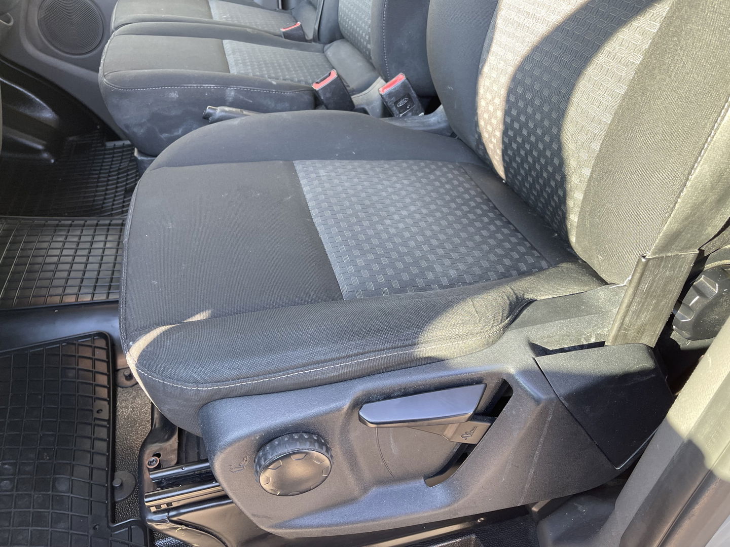 Ford Transit Custom 280 2.0 TDCI 105pk L1H1 Trend / vaste prijs rijklaar € 14.950 ex btw / lease vanaf € 311 / airco / cruise / imperial / achteruit rijcamera / trekhaak 2400 kg / ex schilders bus