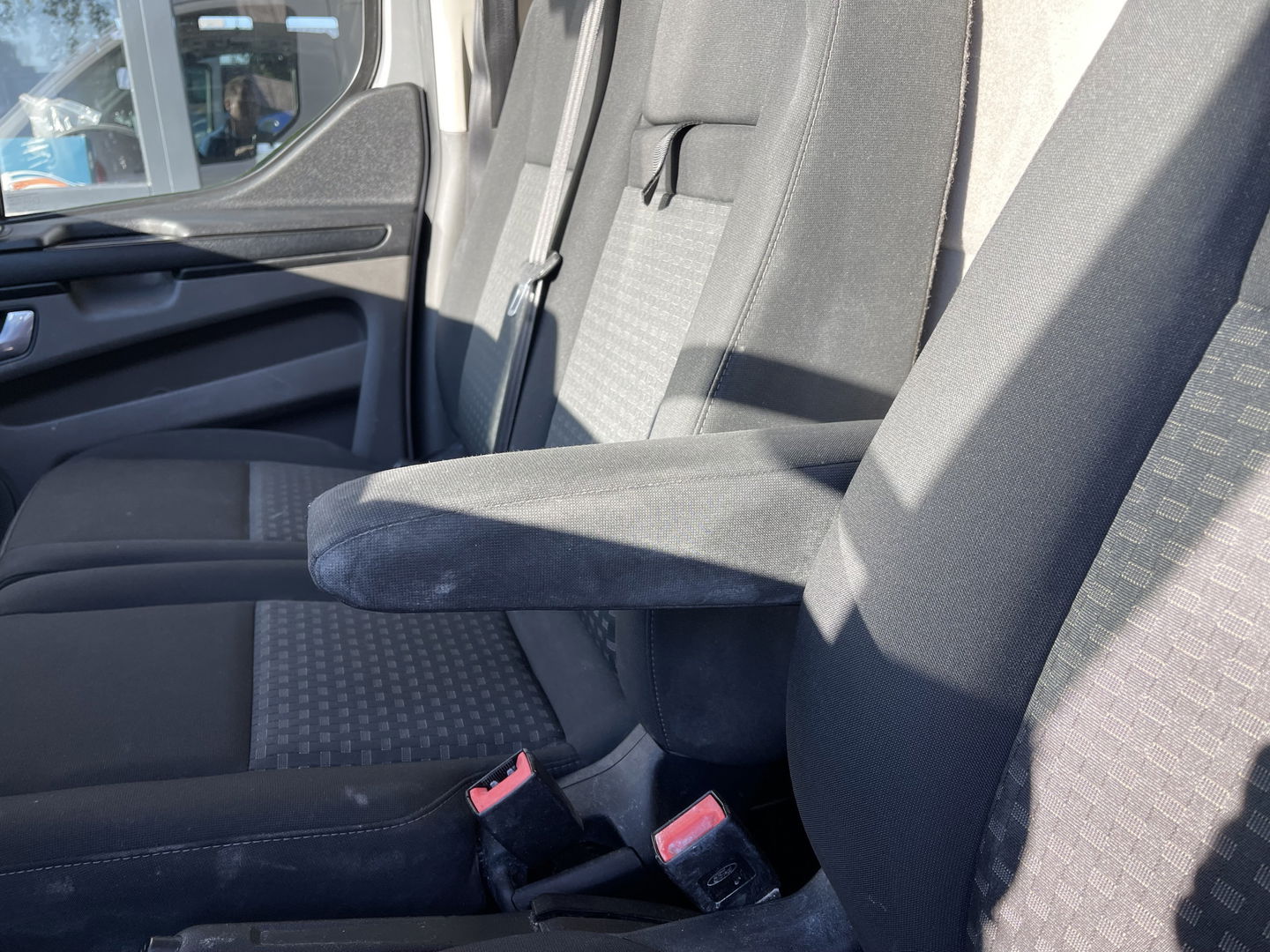 Ford Transit Custom 280 2.0 TDCI 105pk L1H1 Trend / vaste prijs rijklaar € 14.950 ex btw / lease vanaf € 311 / airco / cruise / imperial / achteruit rijcamera / trekhaak 2400 kg / ex schilders bus