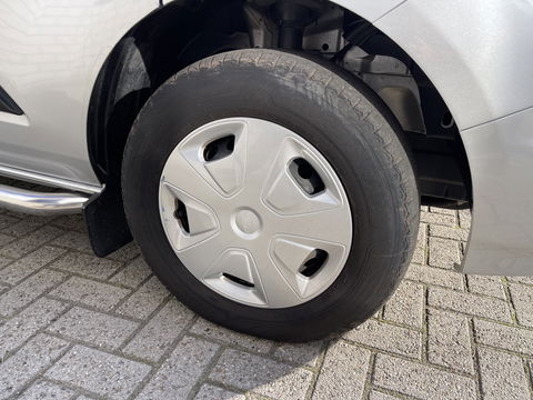 Ford Transit Custom 280 2.0 TDCI 105pk L1H1 Trend / vaste prijs rijklaar € 14.950 ex btw / lease vanaf € 311 / airco / cruise / imperial / achteruit rijcamera / trekhaak 2400 kg / ex schilders bus